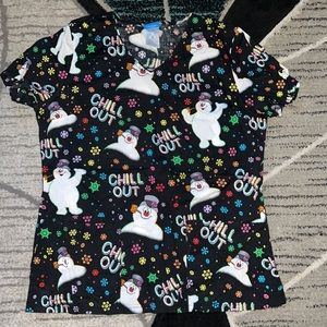 Frosty ⛄️✨holiday glitter print scrub top